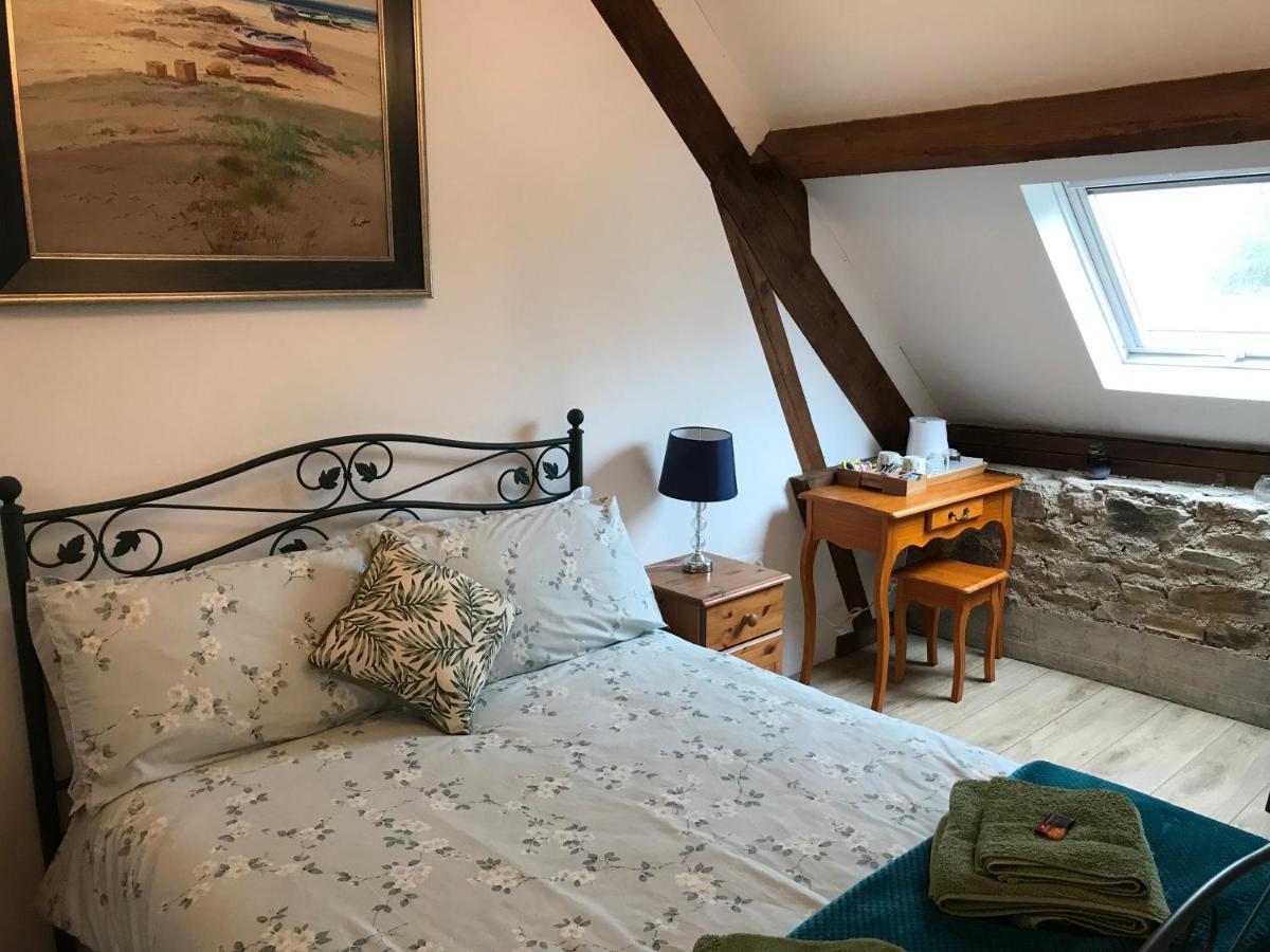 Ferme De Noyes Bed & Breakfast Sourdeval Exterior photo